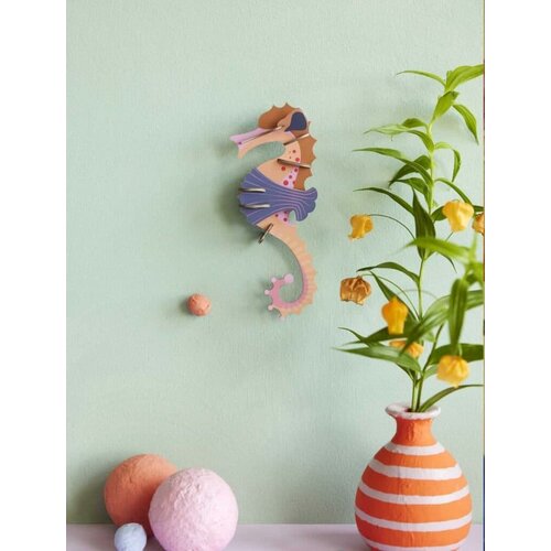 Studio Roof wanddecoratie roze zeepaardje ttm226