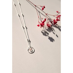 Vinoos by AMS sieraden zilveren roze ketting rond