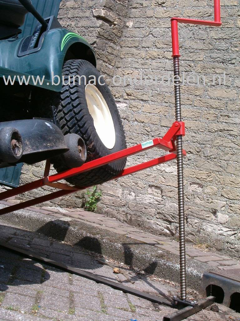 Zitmaaier - Quad - ATV Heftoestel voor het Makkelijker Schoonmaken van het Maaidek en Onderhoud Werkzaamheden