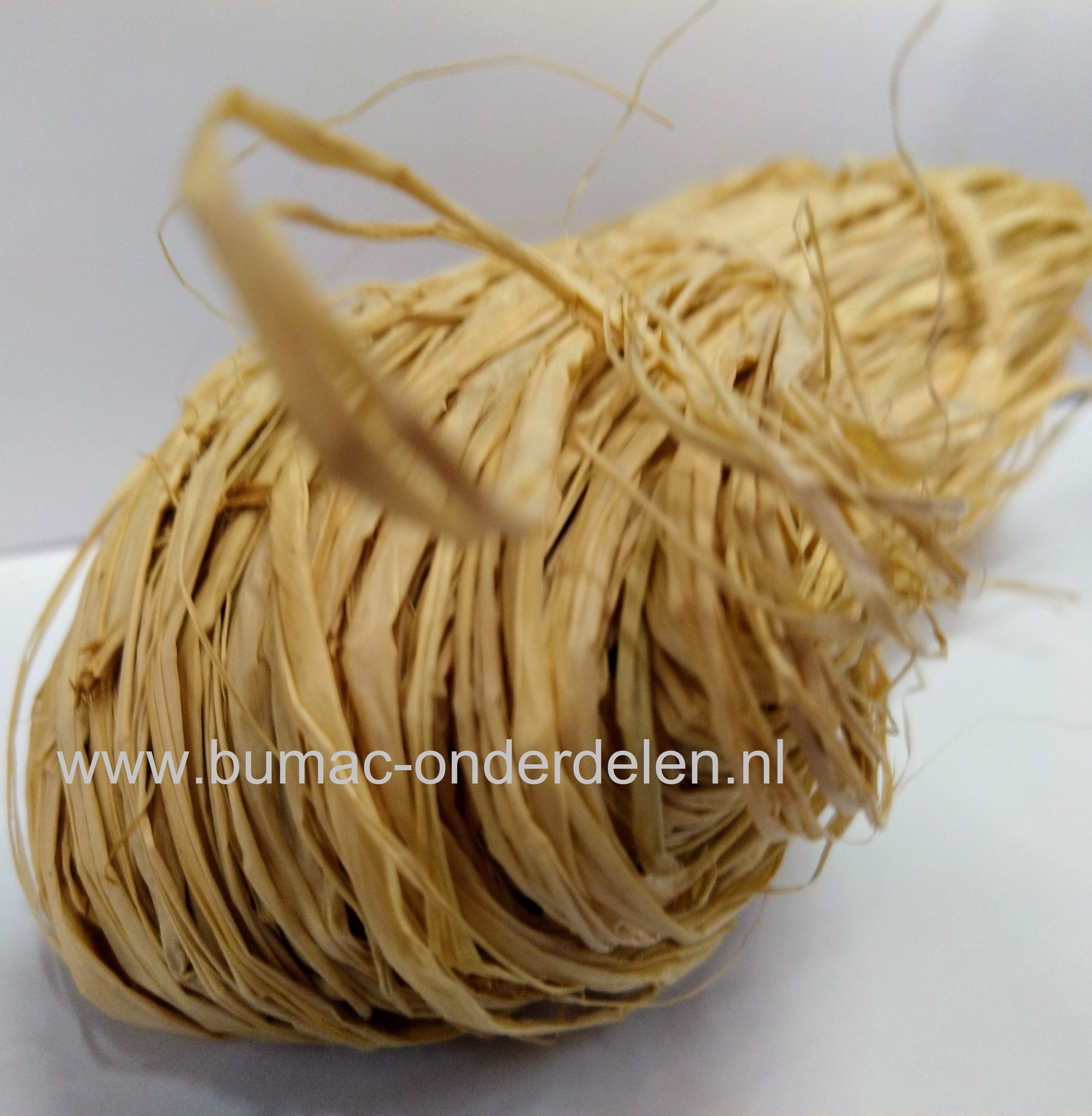 Raffia naturel, verpakt per 50gram, natuurlijk bindmateriaal, klimhulpmiddel, milieuvriendelijk, oersterk, decoratiemateriaal, Dit sterke touw gebruikt u voor verschillende doeleinden, zoals het opbinden van klimplanten, het enten van planten of als decor