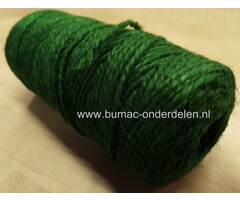 Jute bindtouw, Ø 2 mm en 70 meter op bol. Handig om dingen stevig vast te zetten en verweert bijna niet. Heeft een groene camouflage kleur zodat het in een boeket of struik niet opvalt. Jute wordt dan ook vaak in de tuin gebruikt voor het opbinden van tom