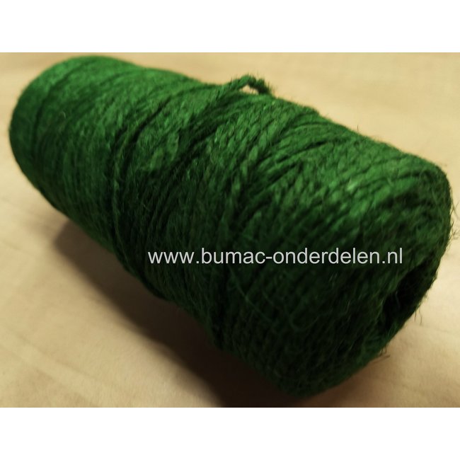 Jute bindtouw, Ø 2 mm en 70 meter op bol. Handig om dingen stevig vast te zetten en verweert bijna niet. Heeft een groene camouflage kleur zodat het in een boeket of struik niet opvalt. Jute wordt dan ook vaak in de tuin gebruikt voor het opbinden van tom