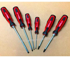 Schroevendraaier set 6-delig bestaande uit kruiskop - platte bek schroevendraaier Zaagsnede: 3 x 75 mm, 4 x 100 mm, 5,5 x 125 mm, 6,5 x 150 mm kruiskop: PH1 x 75 mm, PH2 x 100 mm met 2-componenten greep optimale draai-krachtoverdracht kruiskop schroevendr