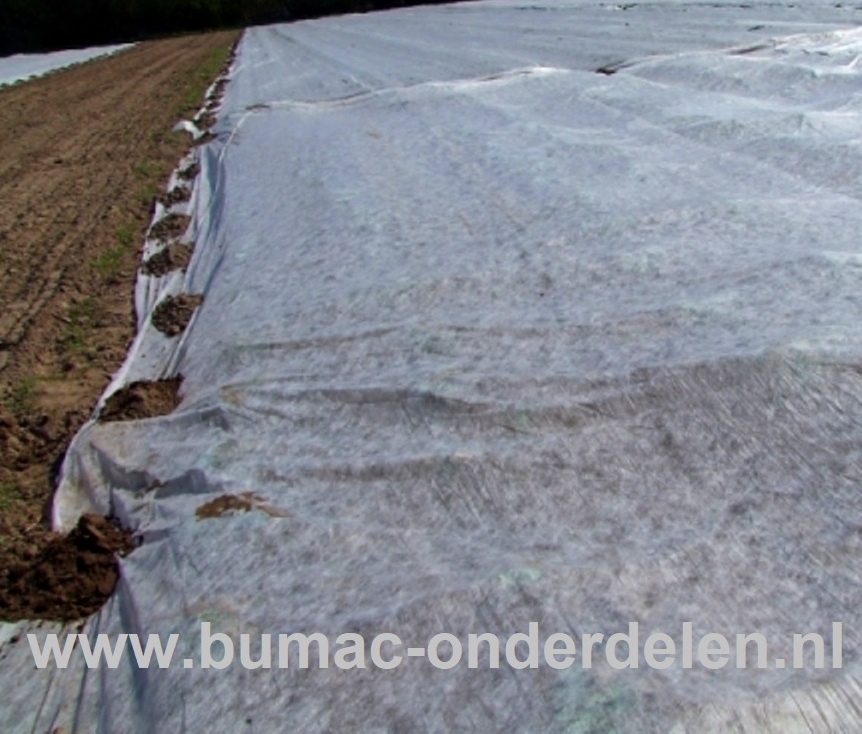 Vliesdoek, tuinvlies, kasvliesdoek,1,5x10 Mtr, wordt gebruikt voor vervroeging van een groentegewas, zoals sla en spitskool. Tevens biedt het doek enige bescherming tegen nachtvorst. Vliesdoek is zeer licht, waterdoorlatend en wordt gemaakt van polypropee