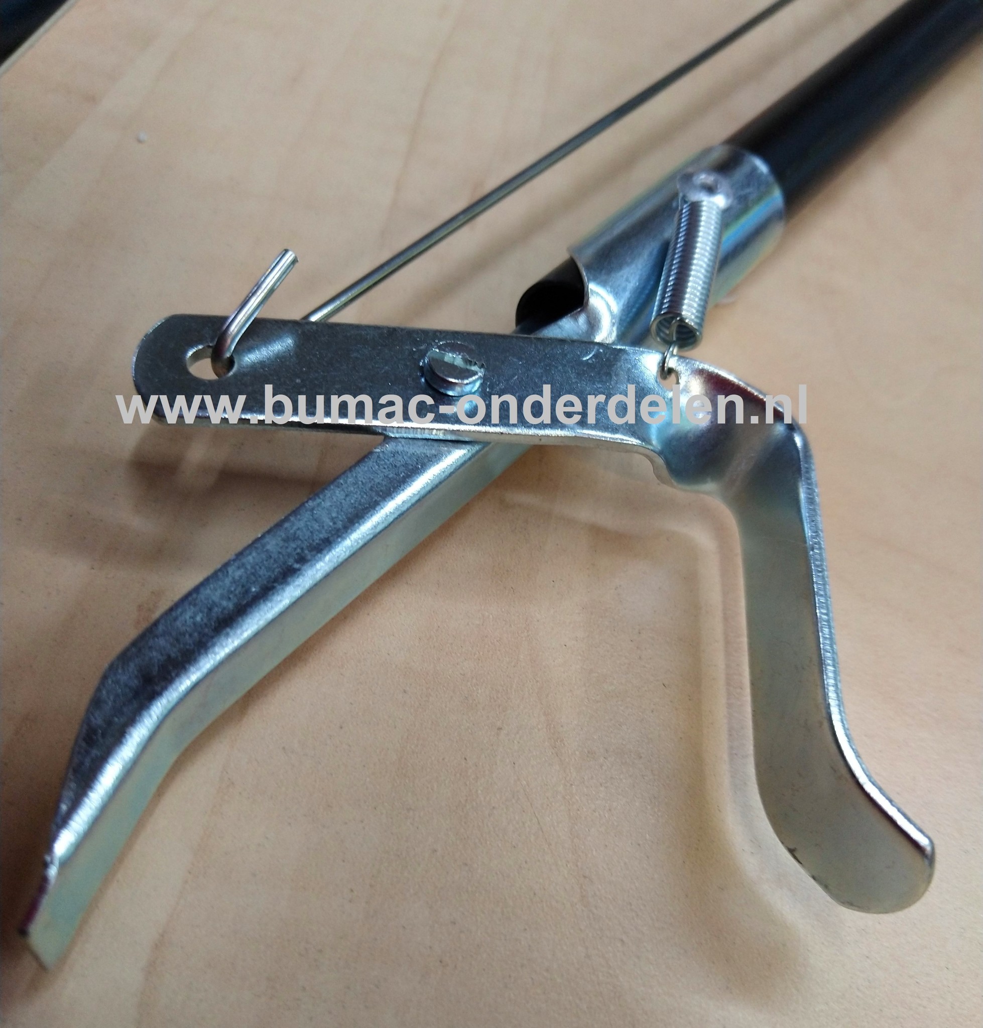 Vuilgrijper, papiergrijper, zwerfafvalgrijper 70cm voor o.a. papier Licht, handzaam ontwerp Steel en handgreep gepoedercoat Andere delen verzinkt. Het handvat is van stevig kunststof en ligt prettig in de hand. Deze afvalgrijper is in één maat te verkrijg