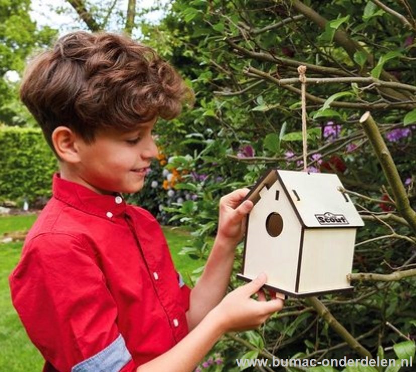 2 in 1 Voederhuis &  nestkastje, Dit vogelhuisje is het hele jaar door te gebruiken. In de lente en zomer kun je het vogelhuisje gebruiken als nestkastje, in de herfst en winter bouw je hem gemakkelijk om naar een voederhuisje. 14,5 x 15,5 x 19,5 cm (L x