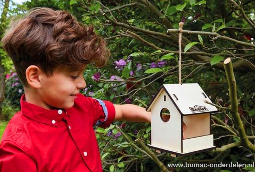 2 in 1 Voederhuis &  nestkastje, Dit vogelhuisje is het hele jaar door te gebruiken. In de lente en zomer kun je het vogelhuisje gebruiken als nestkastje, in de herfst en winter bouw je hem gemakkelijk om naar een voederhuisje. 14,5 x 15,5 x 19,5 cm (L x