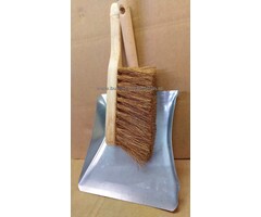 Stoffer en blik schoonmaakset voor binnen en buiten gebruik, Set metalen stofblik en handveger met houten steel en cocos haren. Veegblik met handveger . Stofblik met stoffer, onderdeel