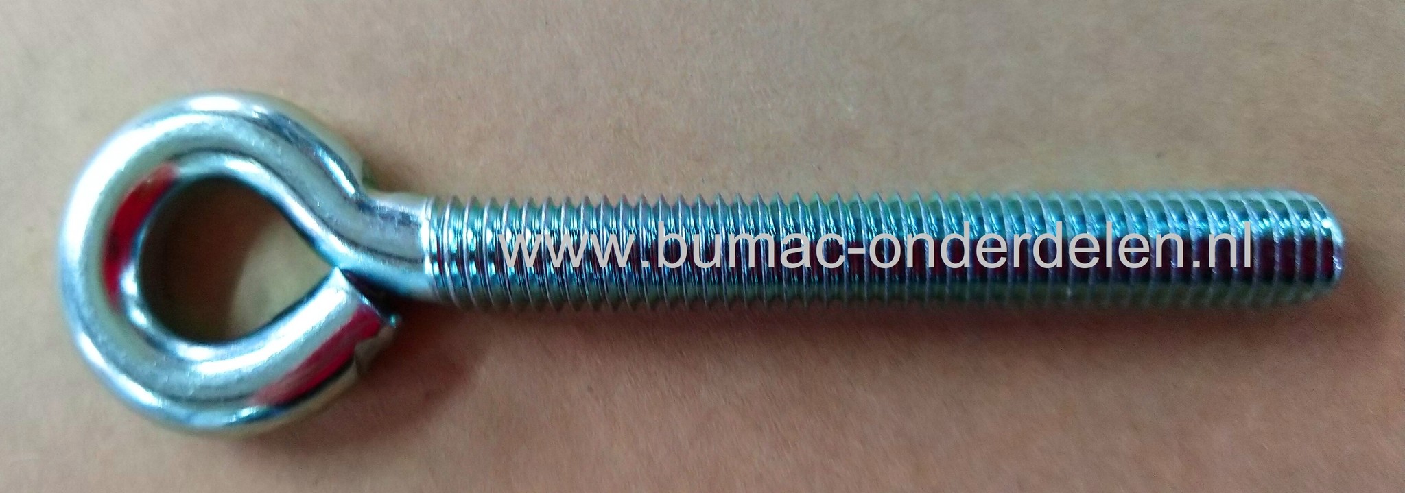 Schroefoog verzinkt M6x60 Schroefogen worden o.a. gebruikt op grasmaaier (startkoord), kabels, staalkabels, kettingen, spanners ophangen, voor het afhangen van bijvoorbeeld verlaagde plafonds of het ophangen van lampen Oogbouten zijn ronde ringen met aan