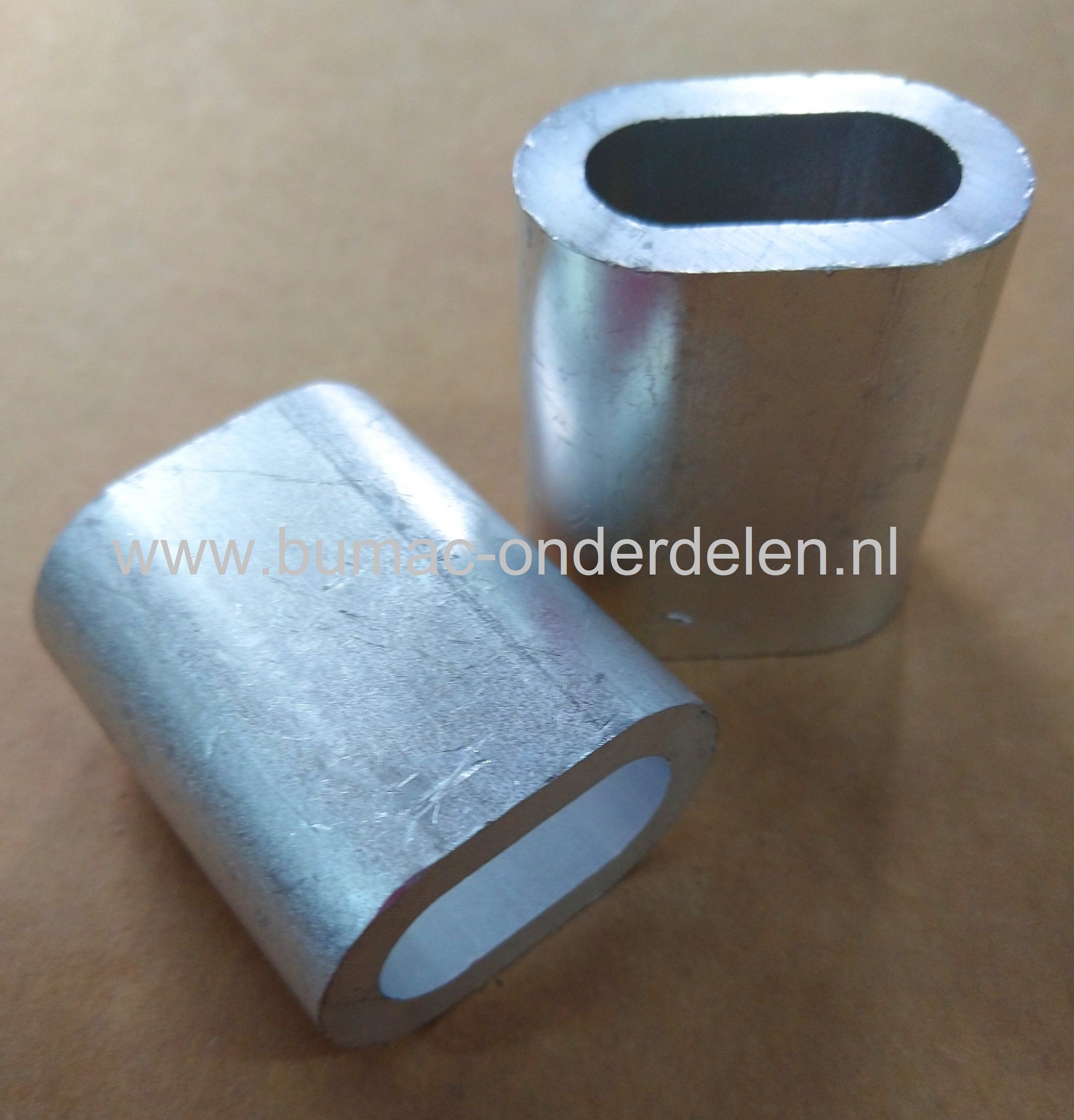 Staalkabel Pershuls 6 mm Pershuls voor lierkabel, aluminium Draadklem 6 mm aluminium Aluminium is zachter dan staal.  Door de persklem samen te klemmen smelt het aluminium om de kabel heen en is deze niet meer los te trekken. Bij pershulzen word altijd d