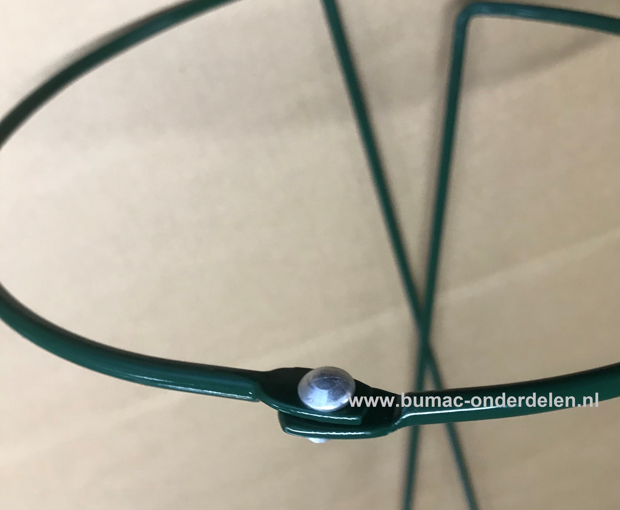 Struiksteun 70 cm, Ø 0,6cm draaddikte,  groen, Ø 30 cm  volledig rond, verstelbaar. Struiksteunen, Plantensteun rond, Ronde steun voor struiken of vaste planten, Gemaakt van weerbestendig rond staal, Bedekt met groene polyester lak. Variabel instelbaar, d