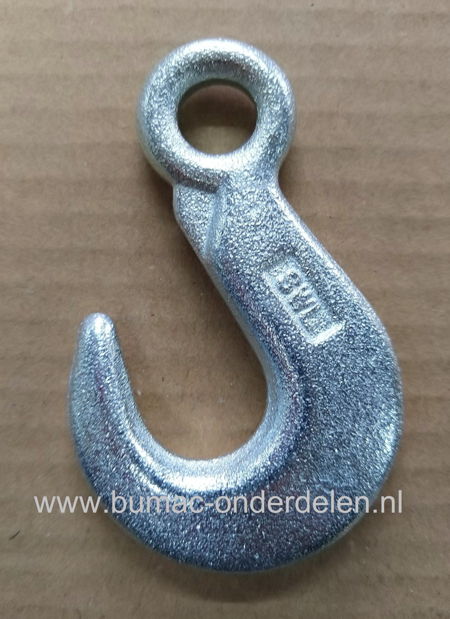 Lasthaak met oog 250KG, verzinkt, gesmeed De werklast geeft aan tot hoeveel gewicht de lasthaak gebruikt kan worden. Daarom is het belangrijk dat u een lasthaak aanschaft die past bij het gewicht dat u wilt vervoeren Toebehoren voor bosbouwkettingen en ka
