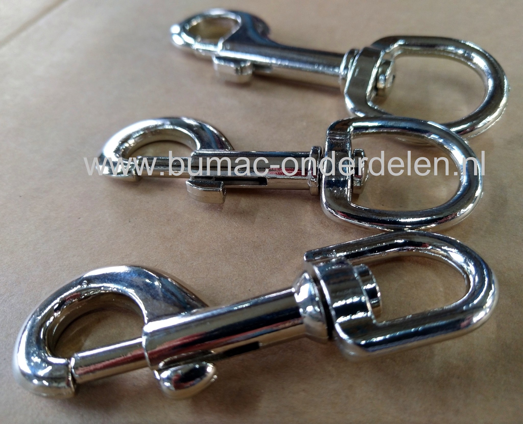 Musketonhaak 5/8, gegalvaniseerd, verzinkt, terugtreksluiting en wartel Musketonhaak is een haak met een schuivend gedeelte die volledig wordt afgesloten.  Hondenscholen, hondenlijnen, halsbanden, textielbedrijven, Musketon