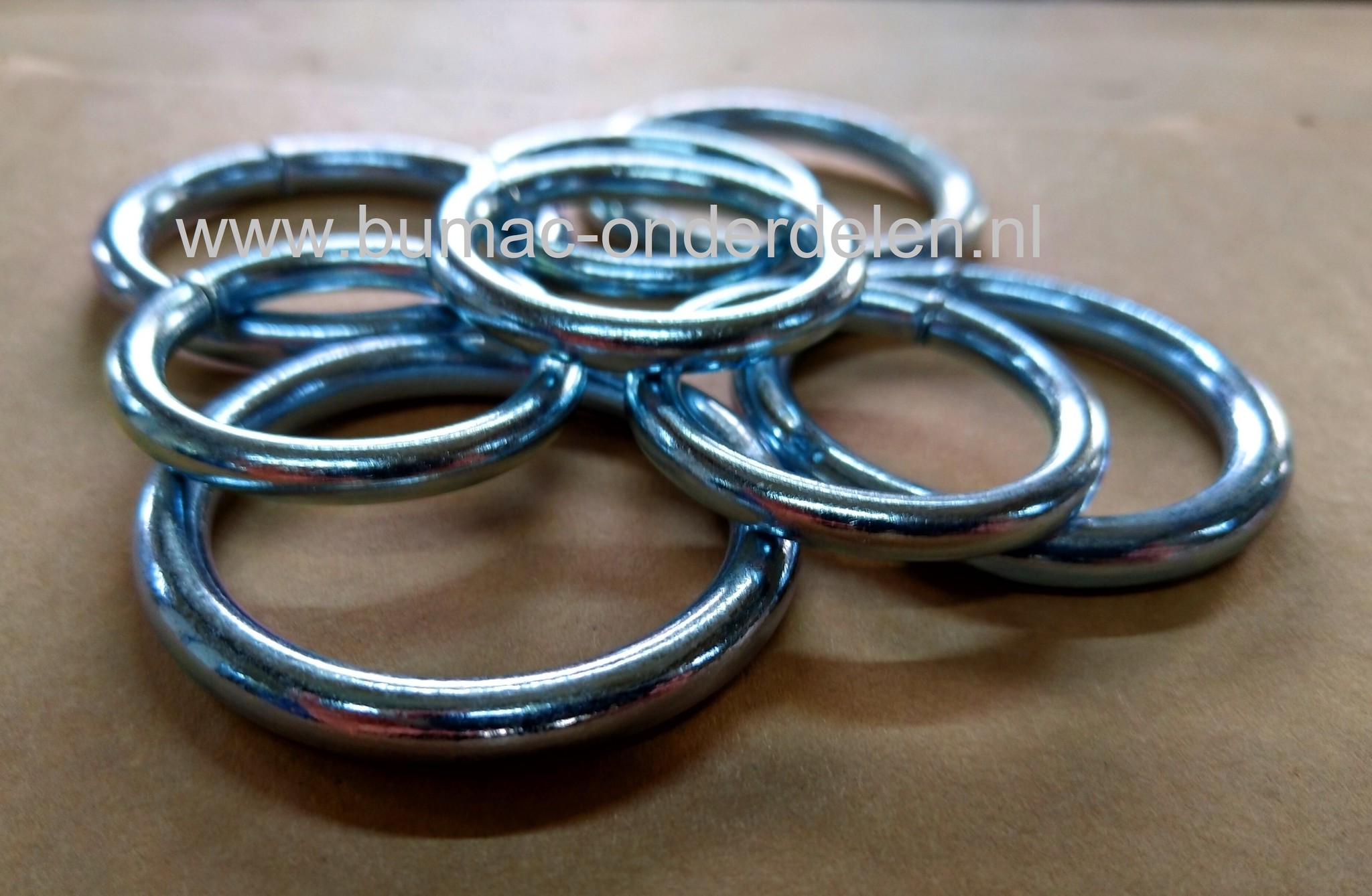 Ring 8x35mm Gelast en Verzinkt Ringen zijn Gelast en bestaan uit één geheel Ronde Ringen Verzinkt zijn voor zeer veel doeleinden geschikt Ronde Ringen worden veelal gebruikt om bijvoorbeeld Hondenriemen of Halsbanden te vervaardigen. Ook in de paard