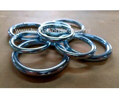 Ring 10x40mm Gelast en Verzinkt Ringen zijn Gelast en bestaan uit één geheel Ronde Ringen Verzinkt zijn voor zeer veel doeleinden geschikt Ronde Ringen worden veelal gebruikt om bijvoorbeeld Hondenriemen of Halsbanden te vervaardigen. Ook in de paard