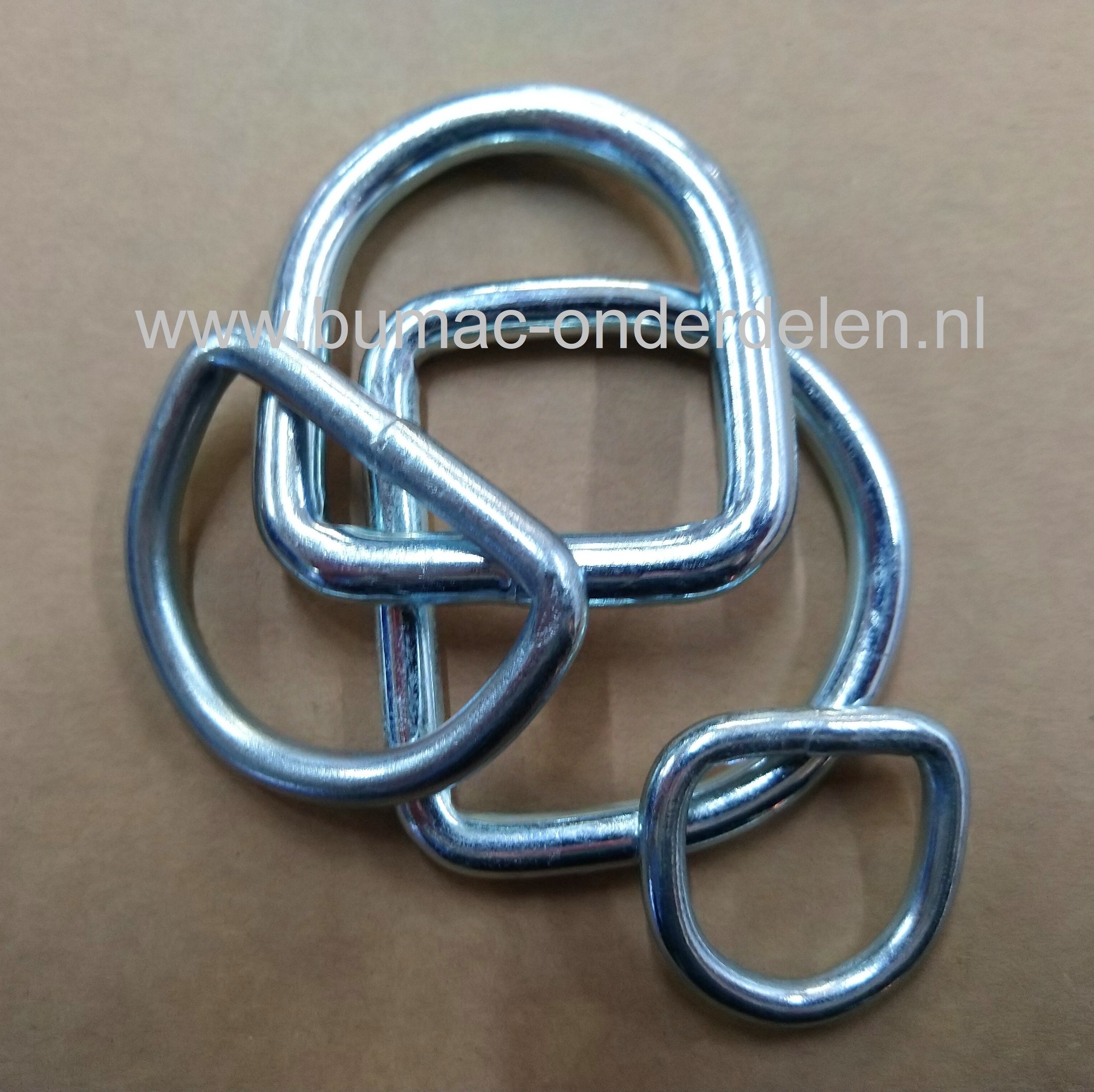 Gelaste D-Ring 8mm Verzinkt Heavy Duty D-ringen  (ook wel halfcirkelvormige ringen) D-ringen kunnen decoratief worden gebruikt, maar ook een echte functie hebben. Deze ring in D-vorm is universeel toepasbaar.   Sjoroog D-haak Heavy Duty D-ringen