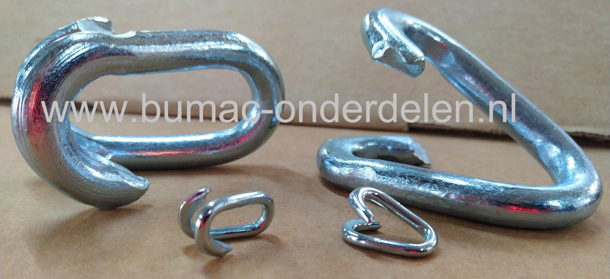 Noodschakel 3 mm Verzinkt  ook wel 'quicklink' of snelsluiting genoemd, kan dicht geknepen worden waardoor een verbinding snel tot stand kan worden gebracht  Geschikt voor het verbinden van kettingen Staalkabels Kettingen en Toebehoren