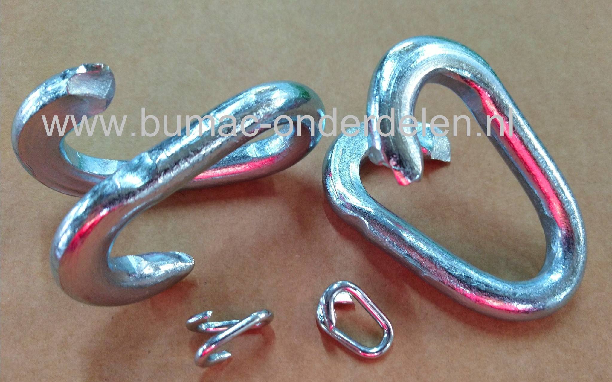 Noodschakel 12mm Verzinkt  ook wel 'quicklink' of snelsluiting genoemd, kan dicht geknepen worden waardoor een verbinding snel tot stand kan worden gebracht  Geschikt voor het verbinden van kettingen Staalkabels Kettingen en Toebehoren