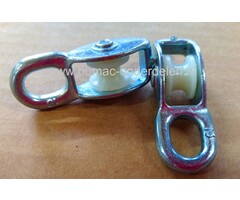 Katrol 12 mm met Vast Oog Verzinkt Nylon Wiel Max belasting 390Kg met een katrol is het onder meer mogelijk om zwaardere voorwerpen eenvoudig op te takelen. Maar ook om een kabel een hoek om te laten geleiden Katrollen worden voor verschillende klussen in