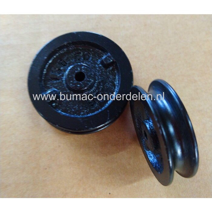 Staaldraadrol 80mm capaciteit 125Kg Staalkabelrol met Ronde, Uitgedraaide Groef, Naafgat Geboord Voor o.a. het geleiden van draden van de regulateur in machinekamers en hijsdraden voor luikenbruggen.  De staalkabelschijf is toepasbaar in iedere situatie