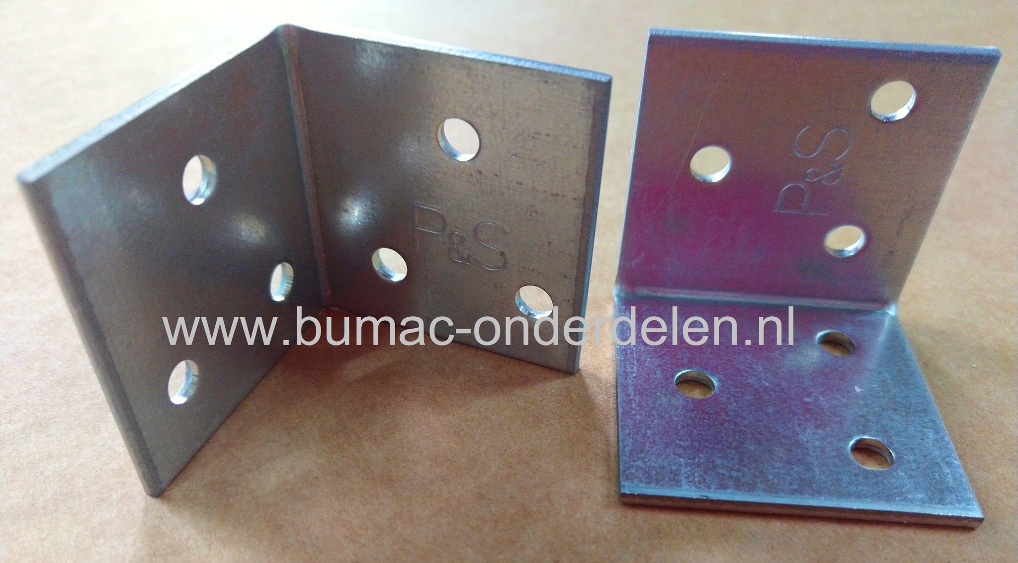 Hoekanker 40x40x40x2 mm Verzinkt Een hoekanker is een stalen Verbindingsmiddel die balken loodrecht aan elkaar bevestigd