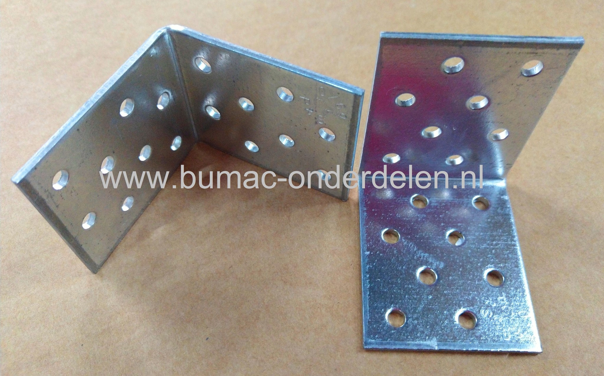 Hoekanker 60x60x50x2,5 mm Verzinkt Een hoekanker is een stalen Verbindingsmiddel die balken loodrecht aan elkaar bevestigd