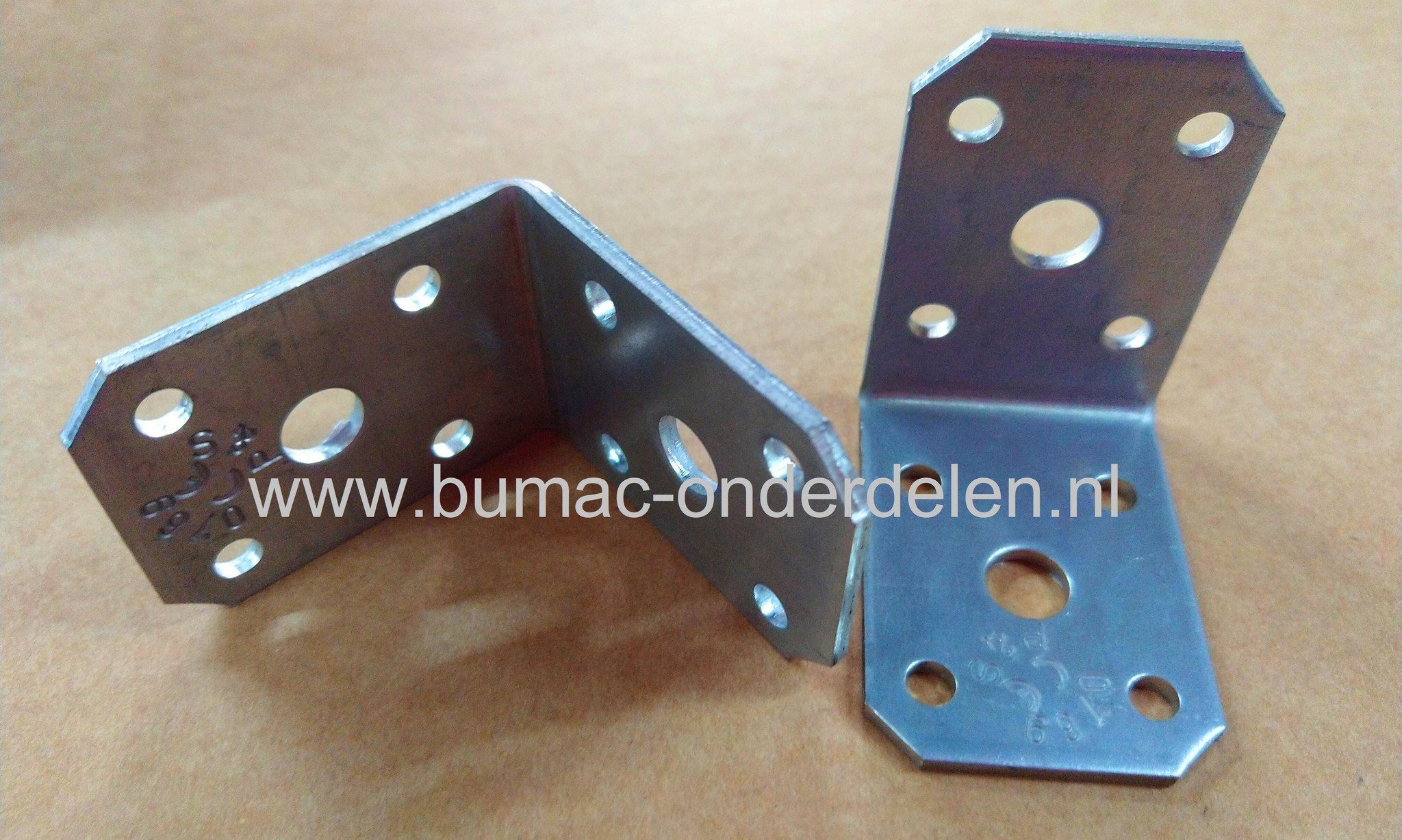 Hoekanker 50x50x40x3 mm Verzinkt Een hoekanker is een stalen Verbindingsmiddel die balken loodrecht aan elkaar bevestigd