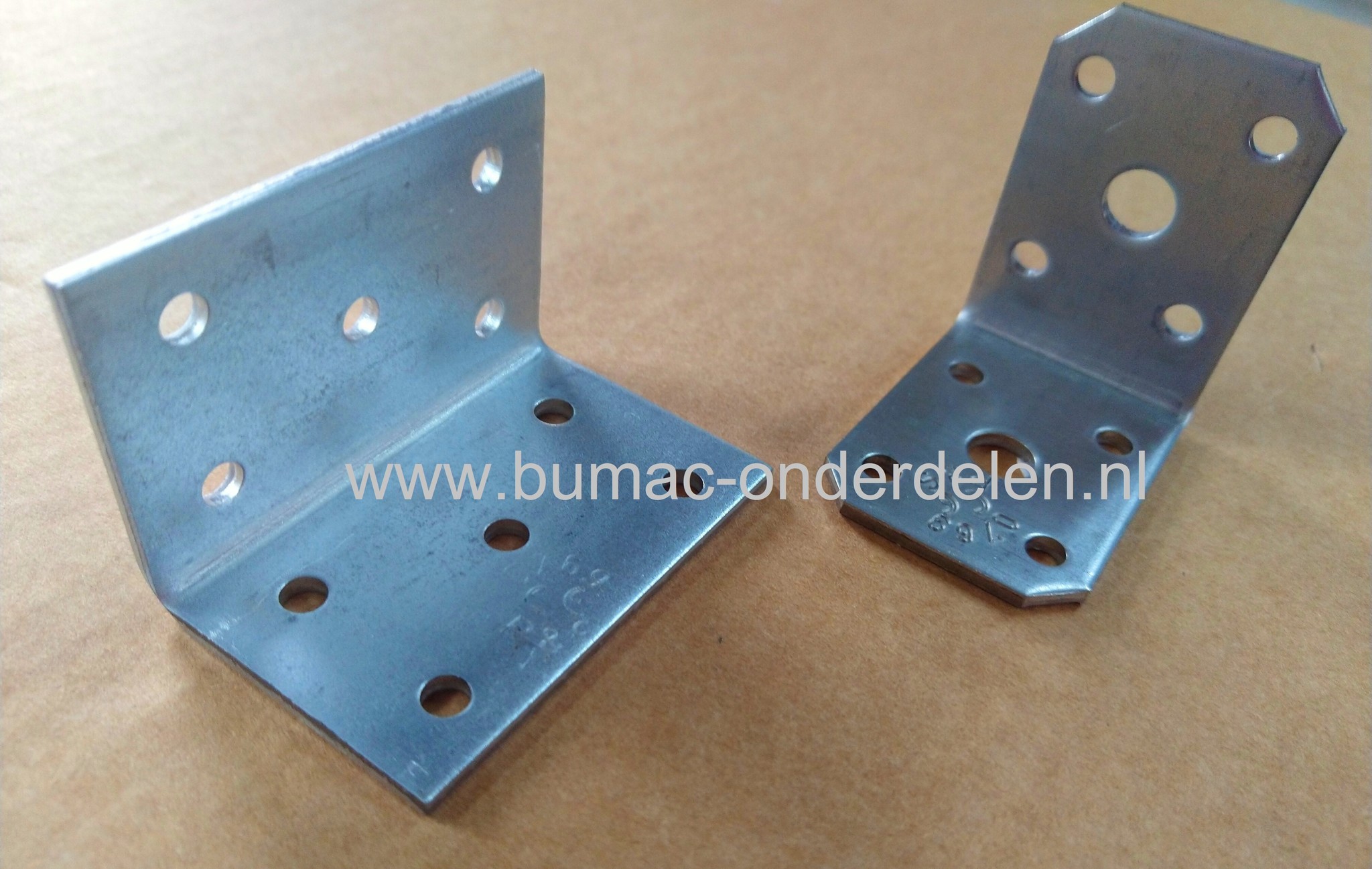 Hoekanker 105x105x90x2mm Verzinkt Een hoekanker is een stalen Verbindingsmiddel die balken loodrecht aan elkaar bevestigd