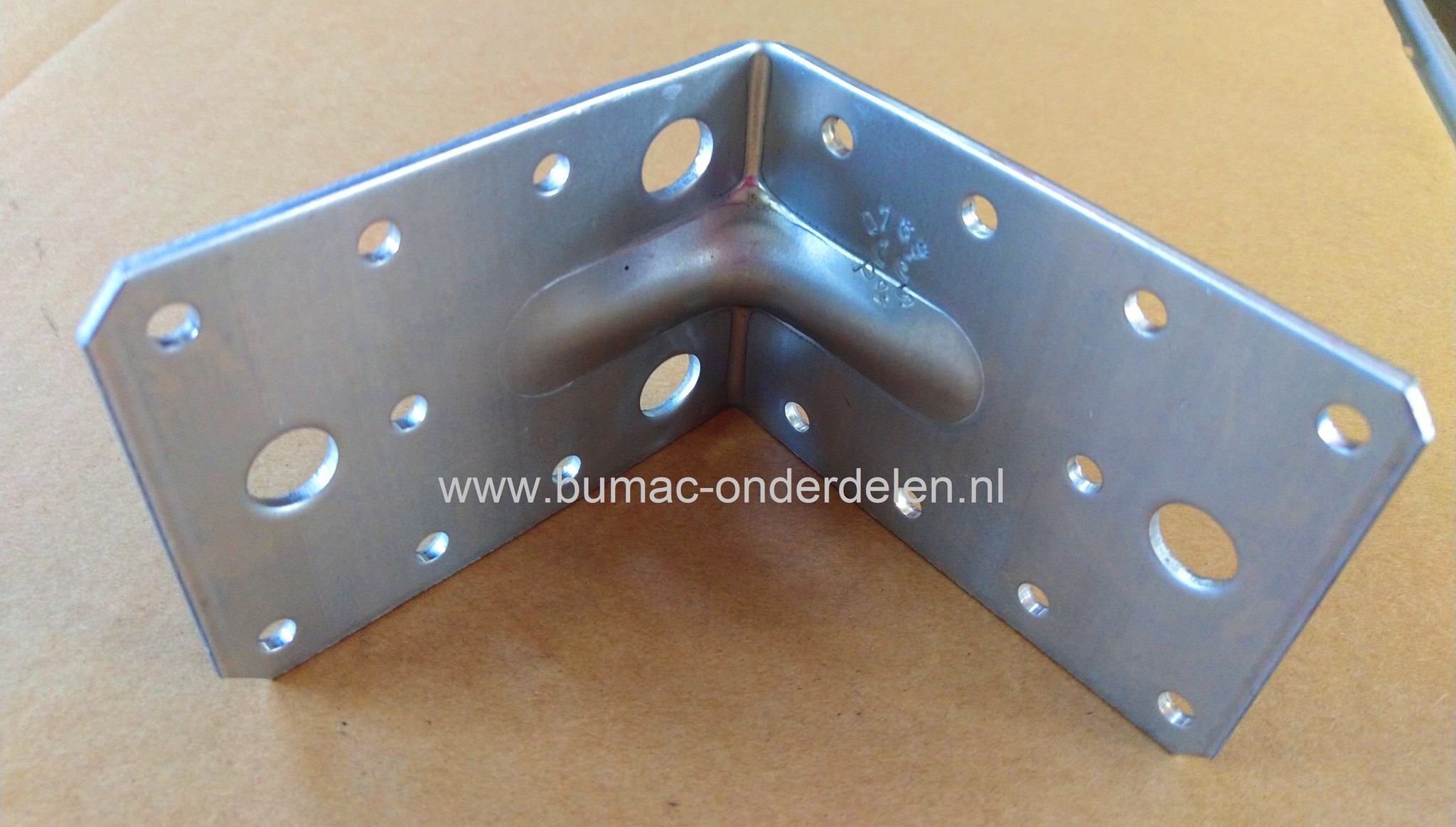 Hoekanker met Ril 90x90x65x2,5 mm Verzinkt Een hoekanker is een stalen Verbindingsmiddel die balken loodrecht aan elkaar bevestigd