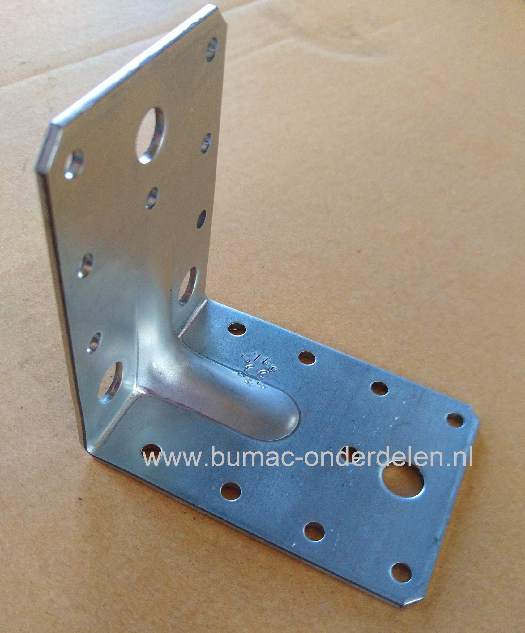 Hoekanker met Ril 90x90x65x2,5 mm Verzinkt Een hoekanker is een stalen Verbindingsmiddel die balken loodrecht aan elkaar bevestigd