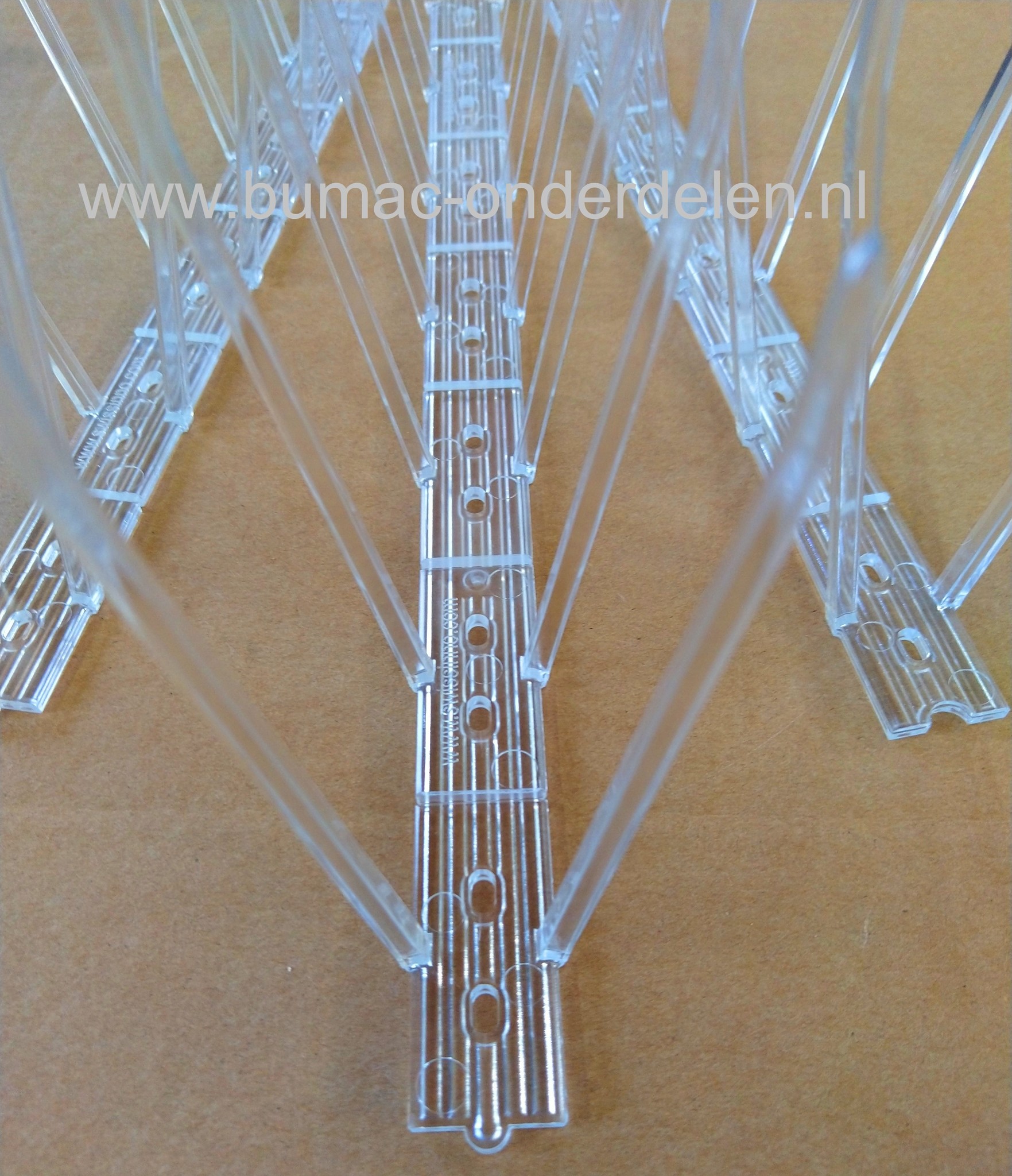 Duivenpinnen 100cm (3x33,3cm) zijn eenvoudig te monteren en klaar voor gebruik om vervelende vogels en duiven weg te jagen. Permanent, Onderhoudsvrij,  UV-en weerbestendig, Onzichtbaar Transparant Onopvallend en Flexibel Eenvoudige montage