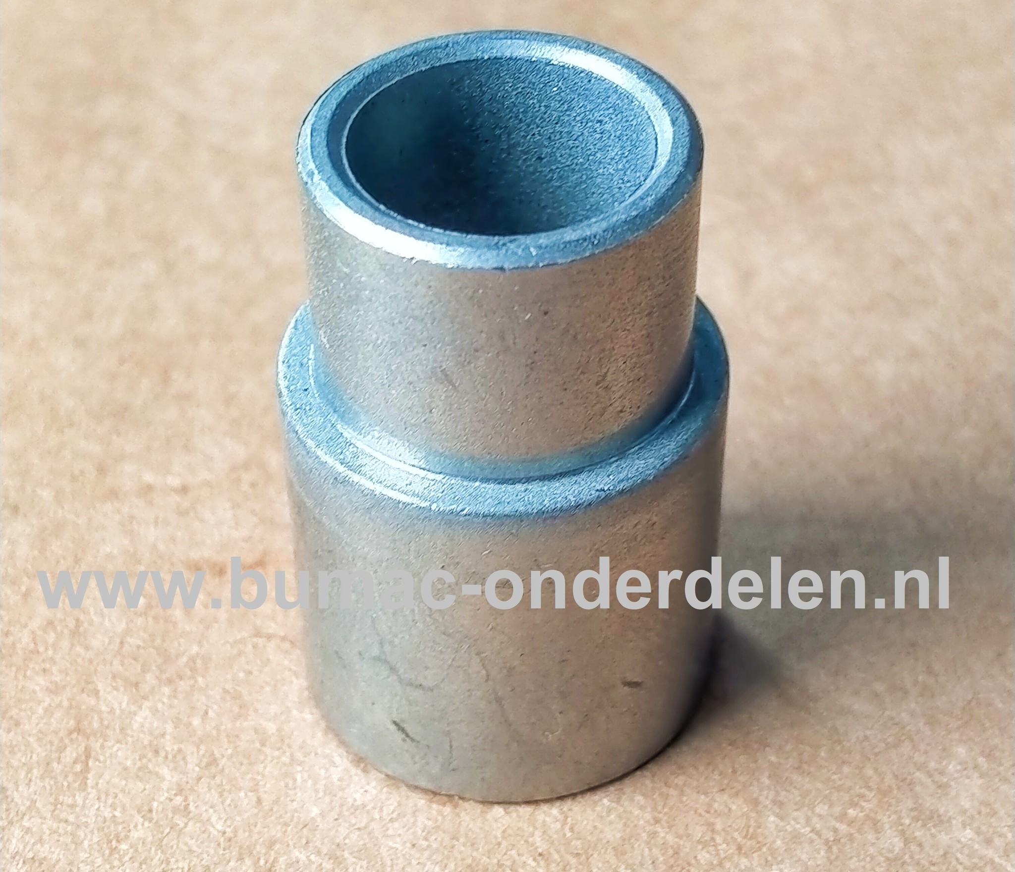 Afstandsbus 13x31,3 mm voor V snaar Poelie Buitendiameter Bus Ø 17 mm Binnendiameter Ø 13 mm Lengte 31,3 mm Buitendiameter flens Ø 20,6 mm Flensdikte 19,2 mm Aandrijfdelen, V Snaren, Poelie, Spanrol, Maaidekken, Rijaandrijving, Zitmaaier, Frontmaaier, Tui