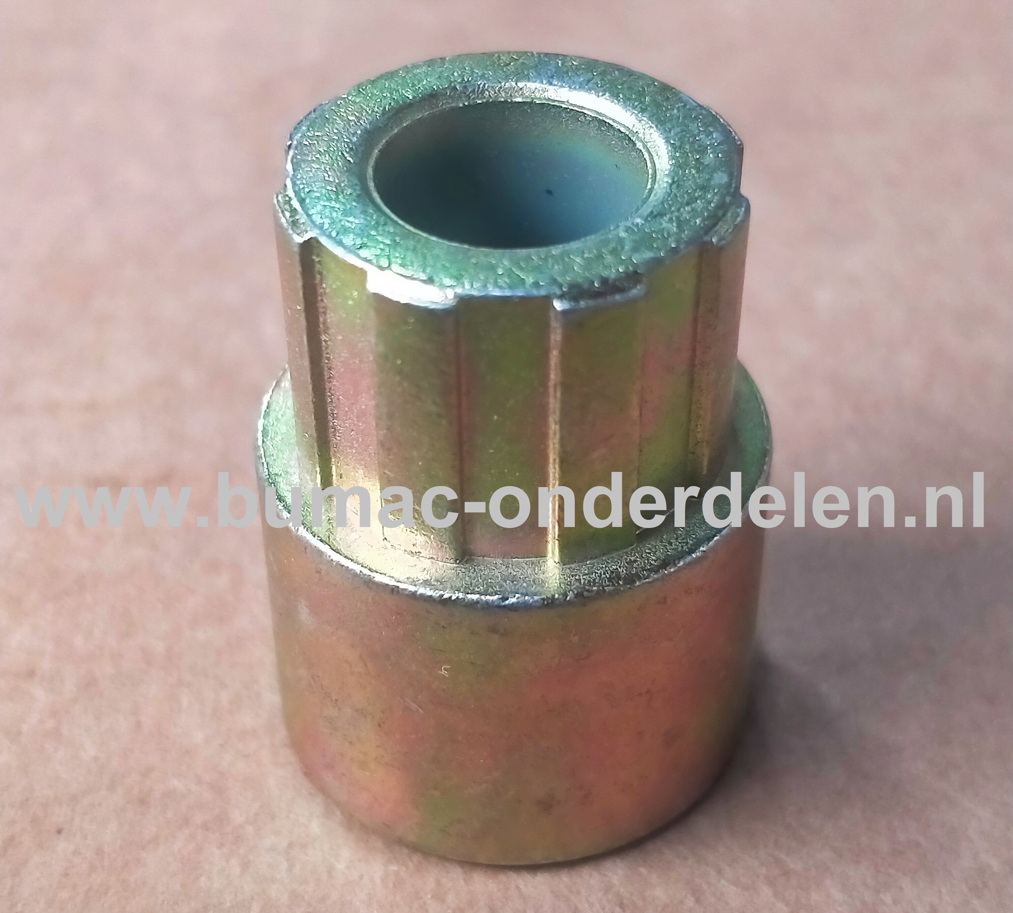 Afstandsbus 13x31,3 mm voor V snaar Poelie Buitendiameter Bus Ø 17 mm Binnendiameter Ø 13 mm Lengte 31,3 mm Buitendiameter flens Ø 20,6 mm Flensdikte 19,2 mm Aandrijfdelen, V Snaren, Poelie, Spanrol, Maaidekken, Rijaandrijving, Zitmaaier, Frontmaaier, Tui