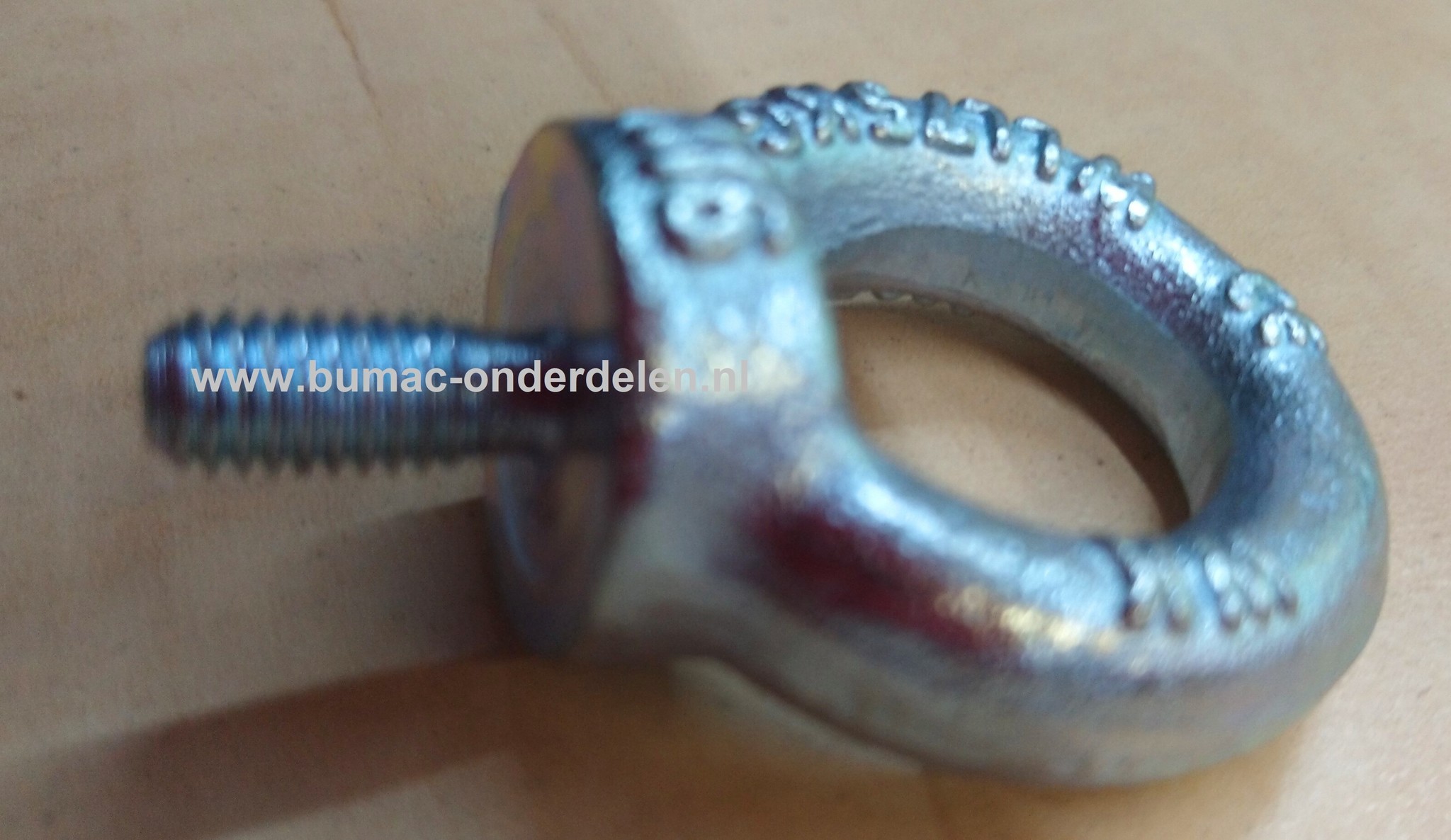 Oogbout M14 verzinkt, Een Oogbout is een bout met een lus aan één uiteinde. Het is opgebouwd uit het standaard oog met daaraan de passende boutdraad diameter zodat er altijd een exacte grootte verkrijgbaar is voor uw toepassing. .Een Oogbout is gemakkeli