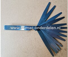 Voelermaat 0,05 tot 1,00 mm De Voelermaat heeft 13 maten van 0,05 to 1,00 mm Met behulp van een voelermaat kan je perfect tussenruimtes meten in Tuintrekkers, Grasmaaiers, Zitmaaiers, Frontmaaiers, Kettingzagen, Bosmaaiers, Trimmers, Aggregaat