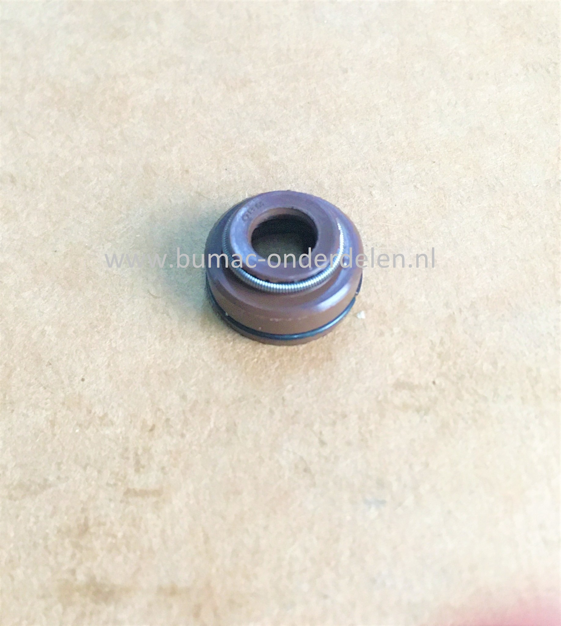 Afdichting voor Uit- of Inlaatklep op Loncin motoren G270FD, LC1P92F1, LC175FDS, LC185FDS, LC190FDS, LC1P96F voor Trilplaat, Tuinfrees, Kooimaaier, Aggregaat, Veegmachine, Verticuteermachine, Hakselaar, Hoogwerker, Generator, Houtversnipperaar, Zitmaaier,