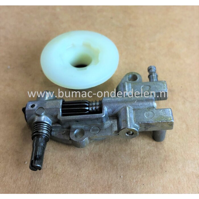 Oliepomp voor Komatsu - Zenoah o.a. modellenG-43, G-45, G-52, G-455, G-500, G-4500, G-5200   met wormwiel