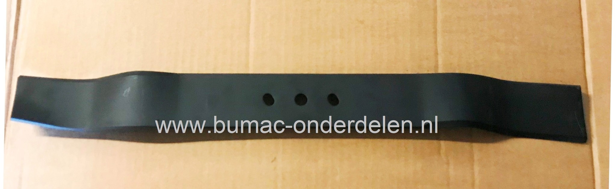 Maaimes 55,5 Cm voor Daye DYM1669 en DYM1769 Grasmaaiers, Cirkelmaaiers, Loopmaaiers, DAYE Mulchmes, Gatormes, Lengte 555 mm, Asgat 12 mm, Zijgaten 9,1x12,6 mm, Hart op Hart Afstand 62 mm, Breedte 55 mm