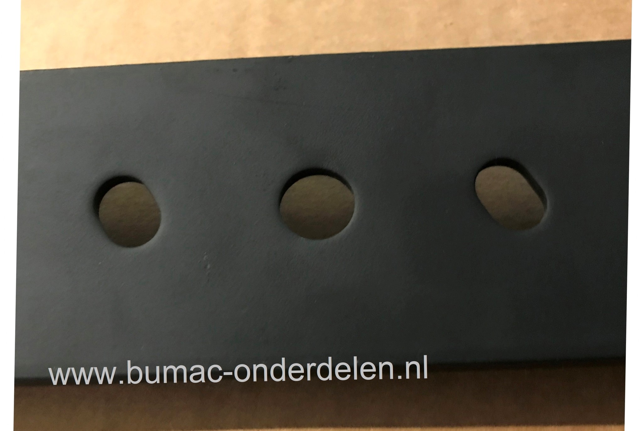 Maaimes 55,5 Cm voor Daye DYM1669 en DYM1769 Grasmaaiers, Cirkelmaaiers, Loopmaaiers, DAYE Mulchmes, Gatormes, Lengte 555 mm, Asgat 12 mm, Zijgaten 9,1x12,6 mm, Hart op Hart Afstand 62 mm, Breedte 55 mm