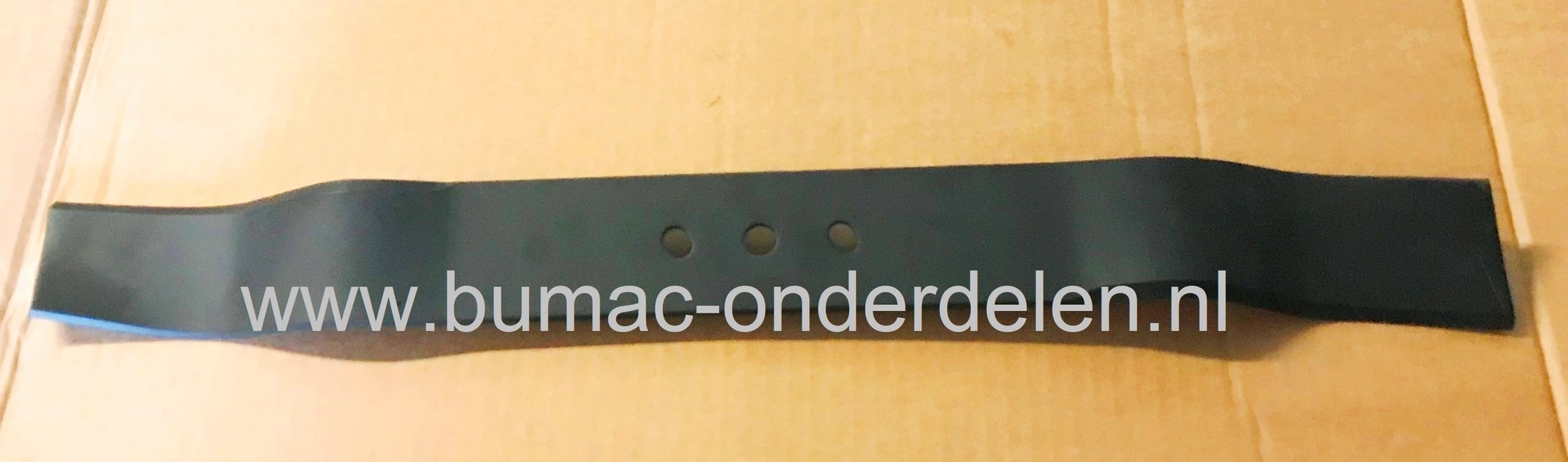 Maaimes 55,5 Cm voor Daye DYM1669 en DYM1769 Grasmaaiers, Cirkelmaaiers, Loopmaaiers, DAYE Mulchmes, Gatormes, Lengte 555 mm, Asgat 12 mm, Zijgaten 9,1x12,6 mm, Hart op Hart Afstand 62 mm, Breedte 55 mm