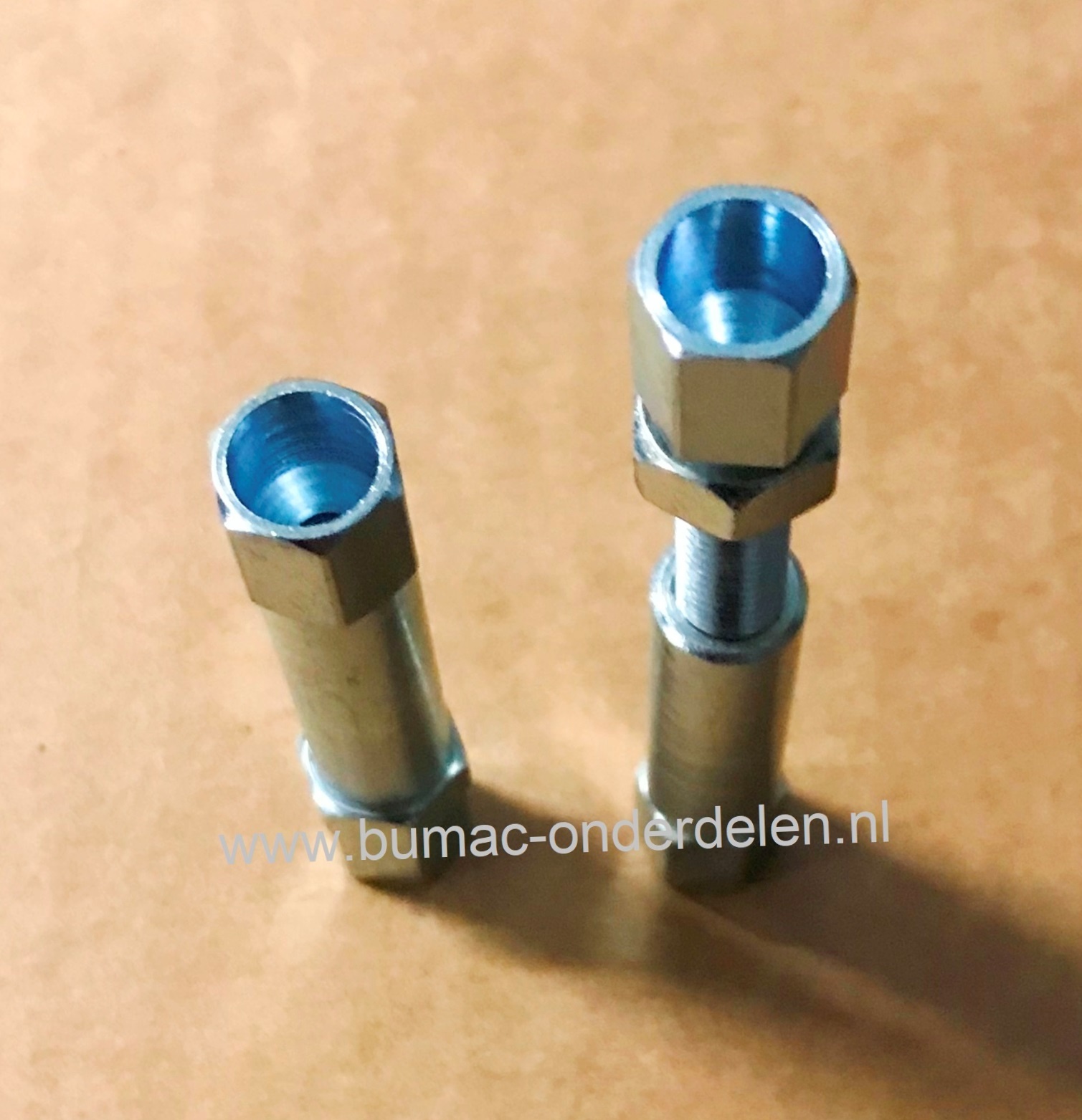 Regelschroef voor Binnenkabels T/m Ø 3 mm - Buitenkabels T/m Ø 8 mm Lengte 56 mm, Buskop Lengte 9 mm, Schroefkop Lengte 10 mm, Bus Lengte 32 mm Afstelschroef voor Het Zelf Samenstellen van Bedieningskabels als Stuurkabel - Koppelingskabel - Gaskabel - Rem