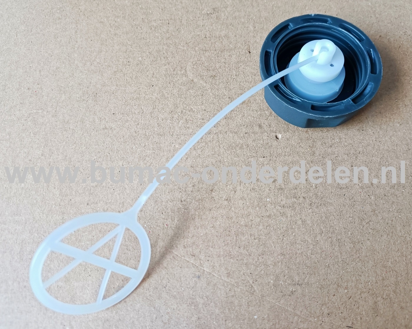 Brandstofdop voor Alpina, Stiga, Castelgarden, Mountfield,  ABR26J, ABR26JD, ABR32, ABR32D, ABR42, ABR42D, ABR52, ABR52D, AMT26, ATR26, B26J, B26D, B32, B32D, B42, B42D, B52, B52D, BGEP2525, CB126J, CB132, CB142, CB153D, CB153F, EP25COMBI, 26CP, 329G, 420