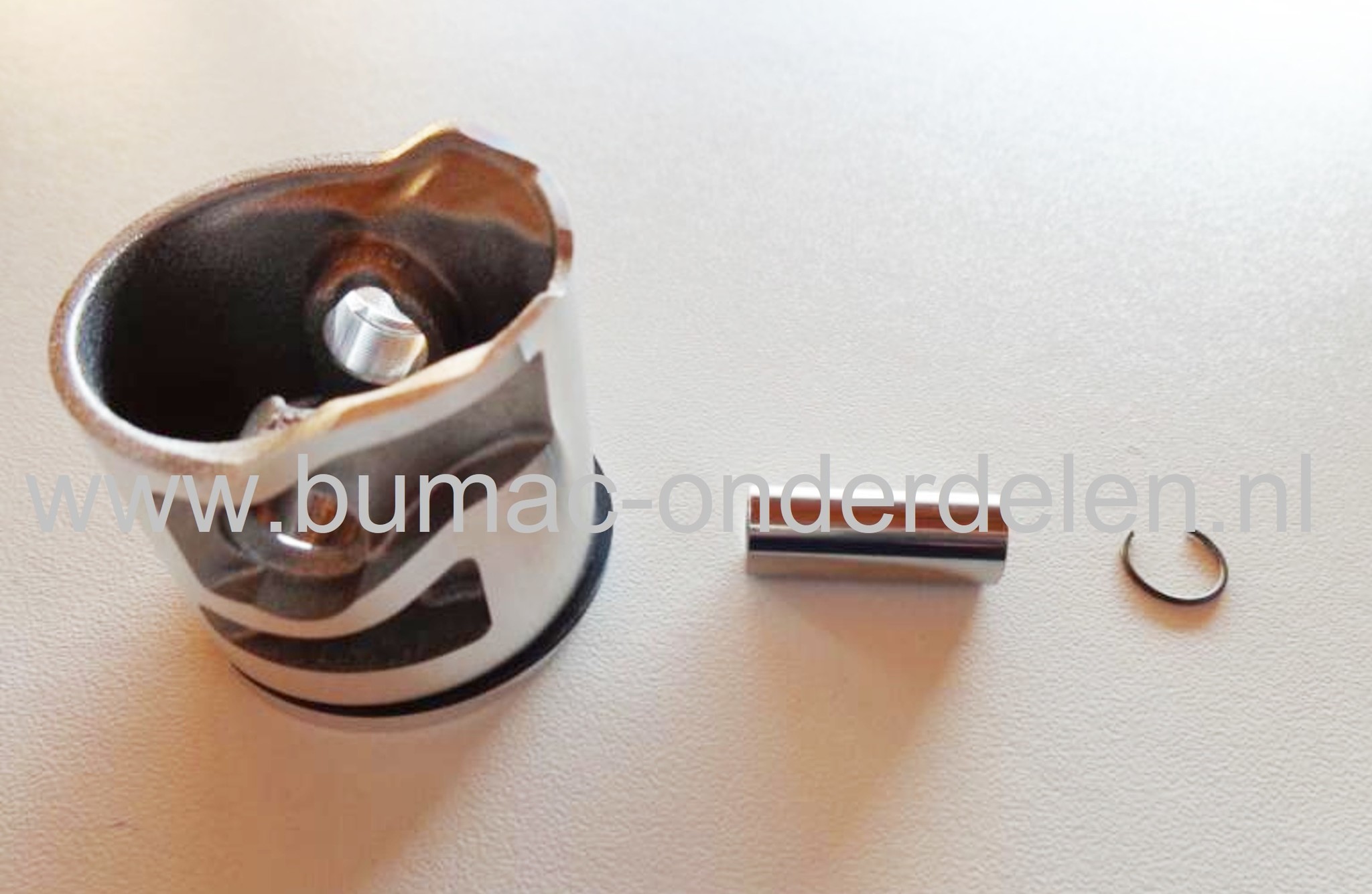 Zuigerset Ø 34 mm voor Stihl HS82 R, HS82 T, HS87 R, HS87 T, heggenschaar, Stihl zuiger compleet met zuigerveren, pistonpen, borgclips voor HS82R, HS82T, HS87R, HS87T, benzine heggenschaar, snoeischaar, onderdeel