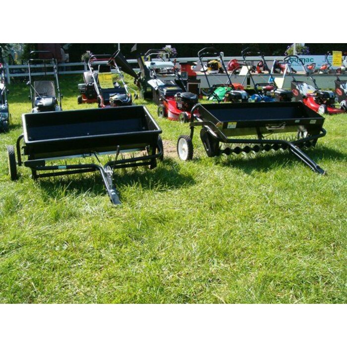 Handige Gazonbeluchter en Kunstmeststrooier Combinatie voor achter de Zitmaaier of Quad, Prikrol met Strooibak