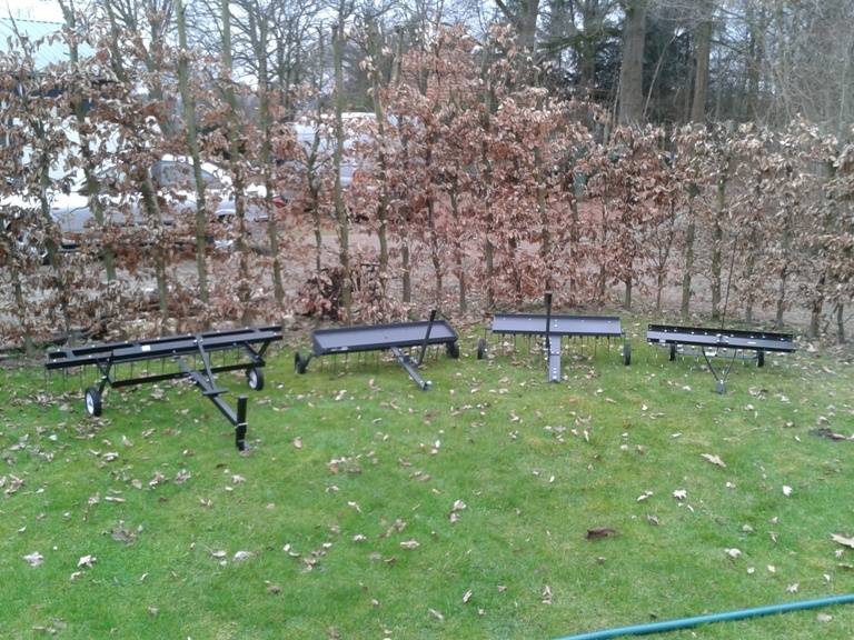 Ontmosser, Verticuteermachine, Gras Ontmossen, Mos verwijderen achter Zitmaaier - Quad - Frontmaaier