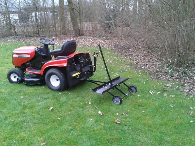 Ontmosser, Verticuteermachine, mos verwijderaar, Ontmossen achter Zitmaaier - Frontmaaier of Quad - Copy