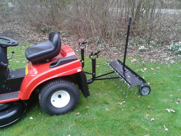 Ontmosser, Verticuteermachine, mos verwijderaar, Ontmossen achter Zitmaaier - Frontmaaier of Quad - Copy