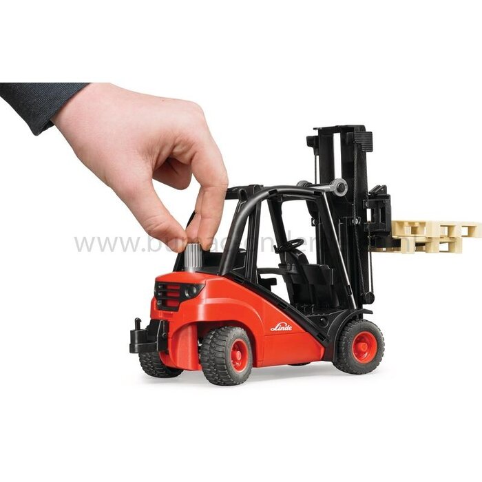 Bruder Linde H30D heftruck speelgoed schaal 1:16, met dubbele hefmast, verstelbare lepels, aanhangerkoppeling en 2 pallets, robuuste bouwmachine voor kinderen vanaf 3 jaar, onderdeel