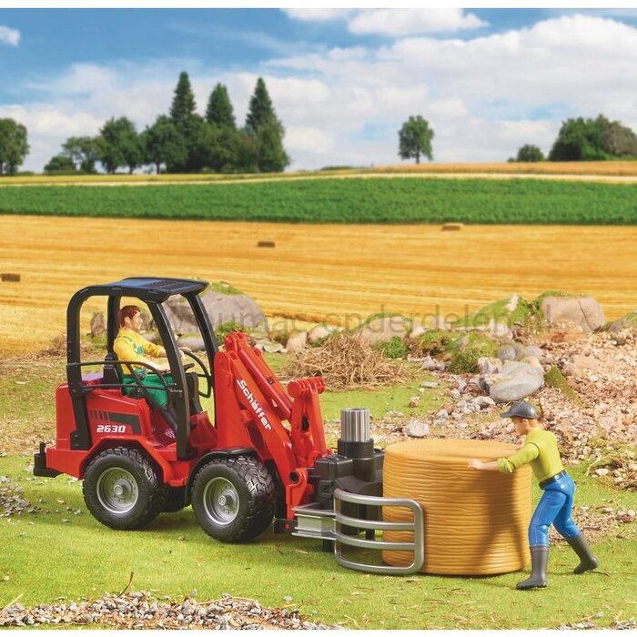 Bruder Schäffer wiellader 2630 speelgoed schaal 1:16 met knikbesturing, laadarm, rolbeugel, balengrijper en ronde balen, robuuste bouwmachine voor kinderen vanaf 3 jaar, onderdeel