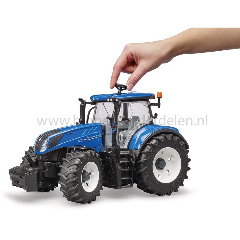 Bruder New Holland T7.315 speelgoed tractor schaal 1:16, tractor met cabine, stuurbare vooras, openende deuren, afneembare wielen en achterkoppeling, onderdeel